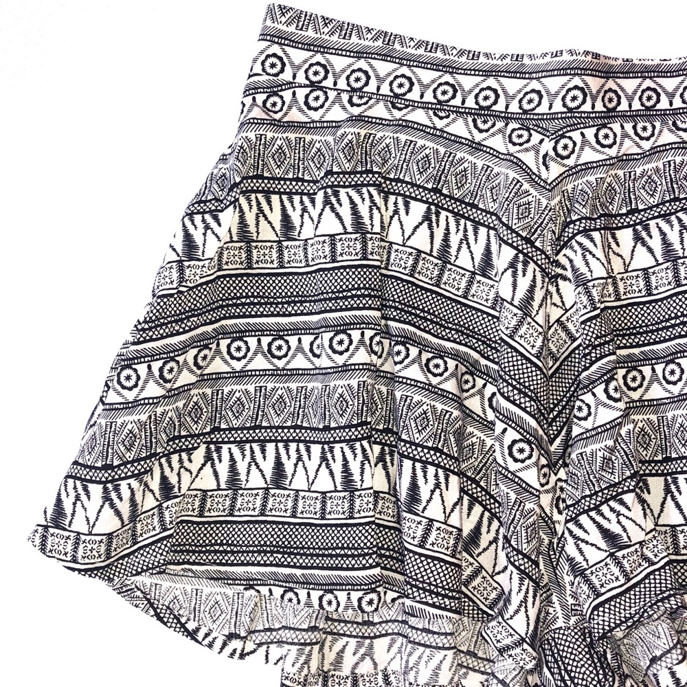 Boutique Tribal Print Flowy Shorts - S